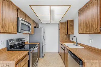 1101 Willow Tree Drive D, Las Vegas, NV 89128 Kitchen