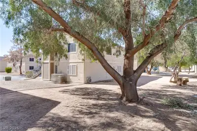 4672 Krissylouise Way, Las Vegas, NV 89121 Yard