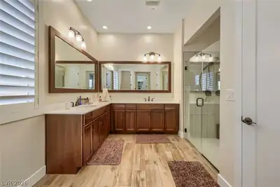 2510 Inverleven Avenue, Henderson, NV 89044 Primary Bathroom