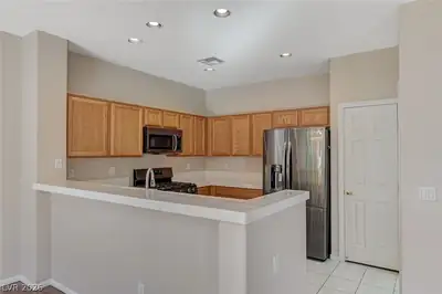 7905 Sagebrush Bend Street, Las Vegas, NV 89113 Kitchen