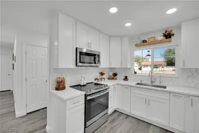 2004 East Wendell Avenue, Las Vegas, NV 89101 Kitchen