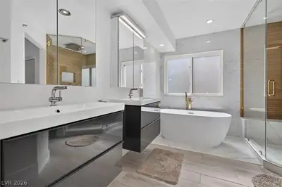 3320 Canyon Lake Drive, Las Vegas, NV 89117 Primary Bathroom