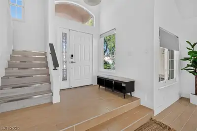 3320 Canyon Lake Drive, Las Vegas, NV 89117 Entrance Foyer