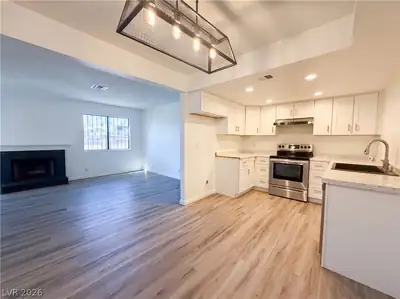 1701 East Katie Avenue 83, Las Vegas, NV 89119 Kitchen