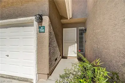 9266 Isleta Court, Las Vegas, NV 89117 Entry