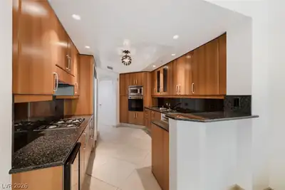 2877 Paradise Road 1404, Las Vegas, NV 89109 Kitchen