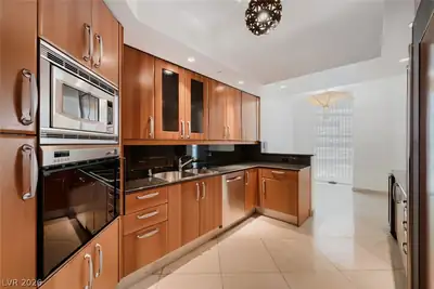 2877 Paradise Road 1404, Las Vegas, NV 89109 Kitchen