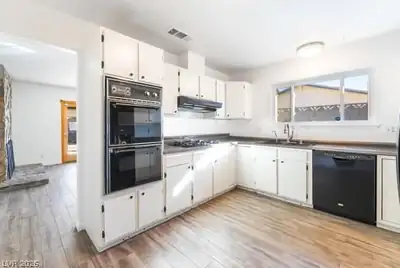 4302 Skywalker Avenue, Las Vegas, NV 89120 Kitchen