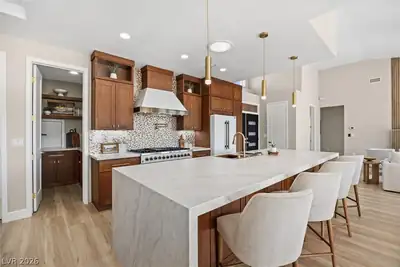 2948 Darby Falls Drive, Las Vegas, NV 89134 Kitchen
