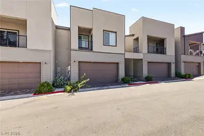 1046 Gabriela Ridge Lane, Henderson, NV 89002 Front of Structure