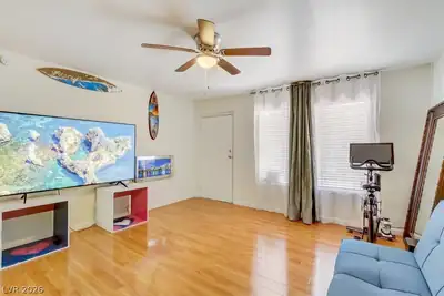555 South Royal Crest Circle 25, Las Vegas, NV 89169 Living Room