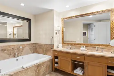 2000 North Fashion Show Drive 3828, Las Vegas, NV 89109 Primary Bathroom