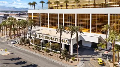 2000 North Fashion Show Drive 3828, Las Vegas, NV 89109 Front of Structure