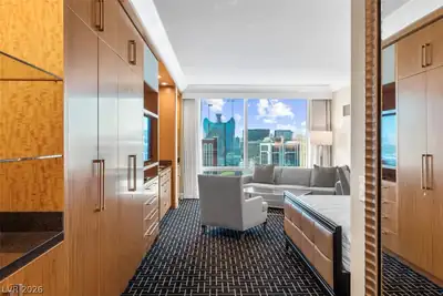 2000 North Fashion Show Drive 3828, Las Vegas, NV 89109 Bedroom