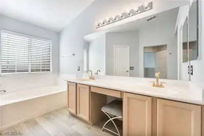 10244 Amber Hue Lane, Las Vegas, NV 89144 Primary Bathroom