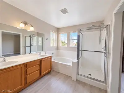 10349 Hunters Meadow Avenue, Las Vegas, NV 89144 Primary Bathroom