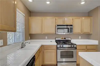 1933 VERBANIA Drive, Las Vegas, NV 89134 Kitchen