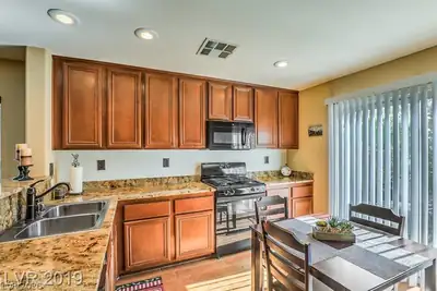 1154 Paradise Garden Drive, Henderson, NV 89002 Kitchen