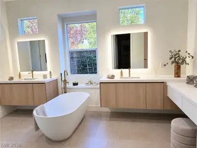 10528 Garden Light Drive, Las Vegas, NV 89135 Primary Bathroom