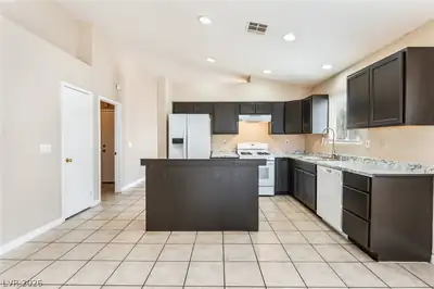 4910 Athens Bay Place, North Las Vegas, NV 89031 Kitchen