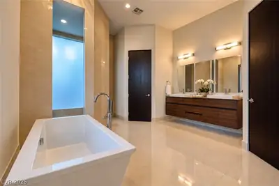 7510 Yonie Court, Las Vegas, NV 89117 Primary Bathroom