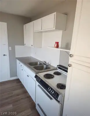 2320 Bassler Street, North Las Vegas, NV 89030 Kitchen