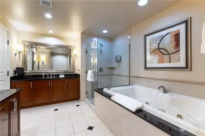 125 East Harmon Avenue 3501 & 3503, Las Vegas, NV 89109 Primary Bathroom
