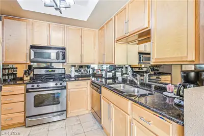210 East Flamingo Road 330, Las Vegas, NV 89169 Kitchen