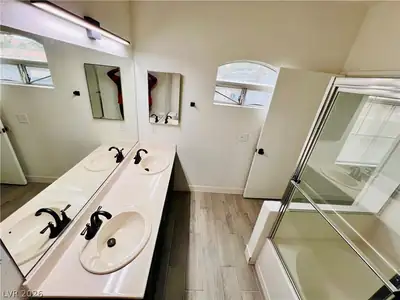 5415 West Harmon Avenue 1177, Las Vegas, NV 89103 Primary Bathroom