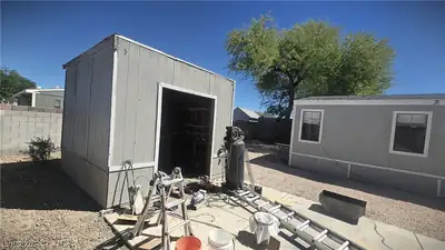 5998 Castlemont Avenue, Las Vegas, NV 89156 Yard