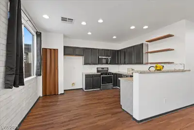 5042 Sagelyn Street, Las Vegas, NV 89122 Kitchen