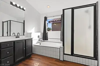 5042 Sagelyn Street, Las Vegas, NV 89122 Primary Bathroom