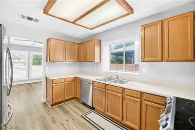 2803 Camelback Lane, Henderson, NV 89074 Kitchen