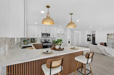 3939 Meadowglen Drive, Las Vegas, NV 89121 Kitchen