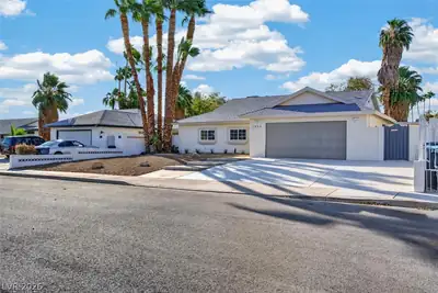 3939 Meadowglen Drive, Las Vegas, NV 89121 Front of Structure