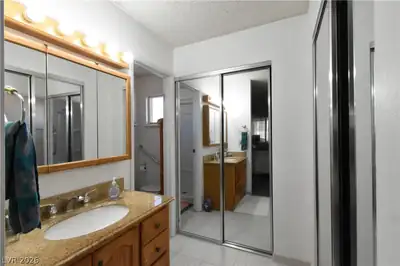 3746 Casa Colorado Avenue, Las Vegas, NV 89121 Primary Bathroom