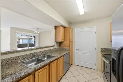 5055 West Hacienda Avenue 1003, Las Vegas, NV 89118 Kitchen