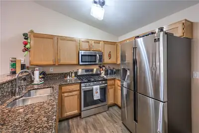 9708 Devenish Avenue 101, Las Vegas, NV 89129 Kitchen