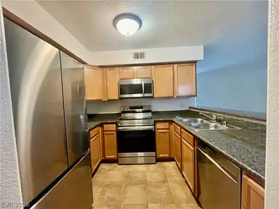 3145 East Flamingo Road 1008, Las Vegas, NV 89121 Kitchen