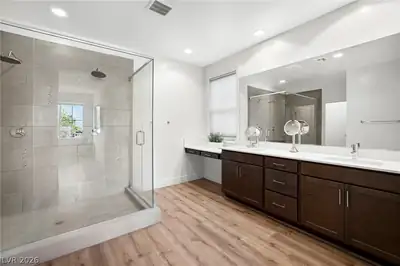 3041 Lascari Avenue, Henderson, NV 89044 Primary Bathroom