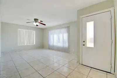 7132 Acorn Court, Las Vegas, NV 89147 Entrance Foyer
