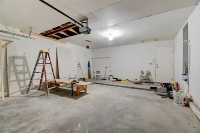 7132 Acorn Court, Las Vegas, NV 89147 Garage