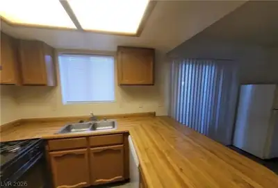854 Stainglass Lane, Las Vegas, NV 89110 