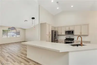 2738 Briarcliff Avenue, Henderson, NV 89074 Kitchen