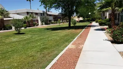 146 Greenbriar Townhouse Way, Las Vegas, NV 89121 Yard
