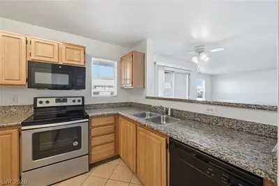 5055 West Hacienda Avenue 1220, Las Vegas, NV 89118 Kitchen