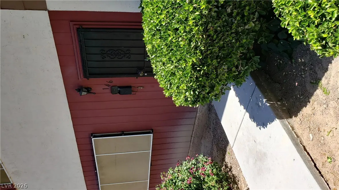 146 Greenbriar Townhouse Way, Las Vegas, NV 89121