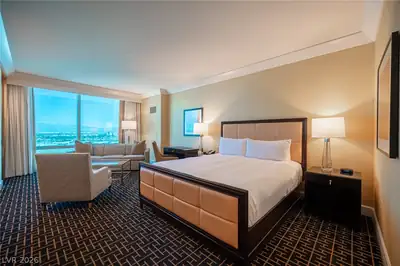 2000 North Fashion Show Drive 2916, Las Vegas, NV 89109 Bedroom
