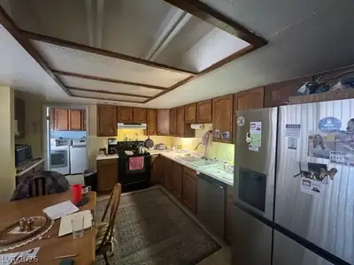 4825 Mohave Avenue, Las Vegas, NV 89104 Kitchen