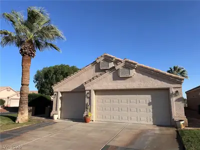 1245 Golf Club Drive, Laughlin, NV 89029 Front of Structure